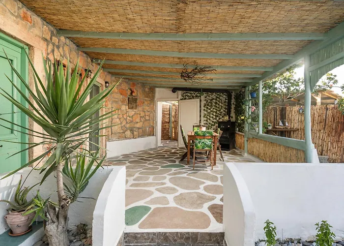 Manos Small House Kouremenos