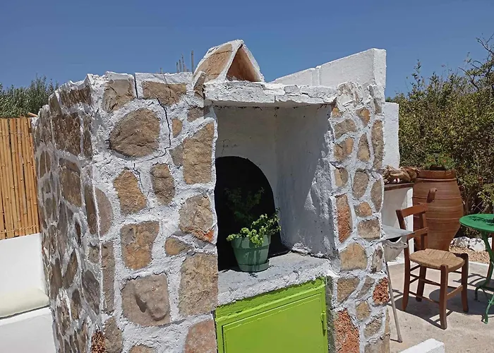 Manos Small House Kouremenos