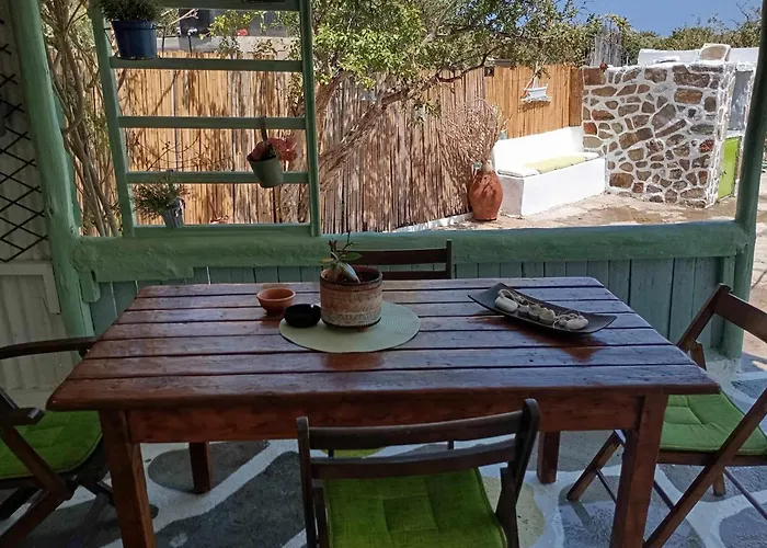 Manos Small House Kouremenos