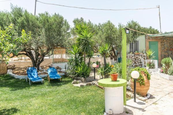 Manos Small House Kouremenos