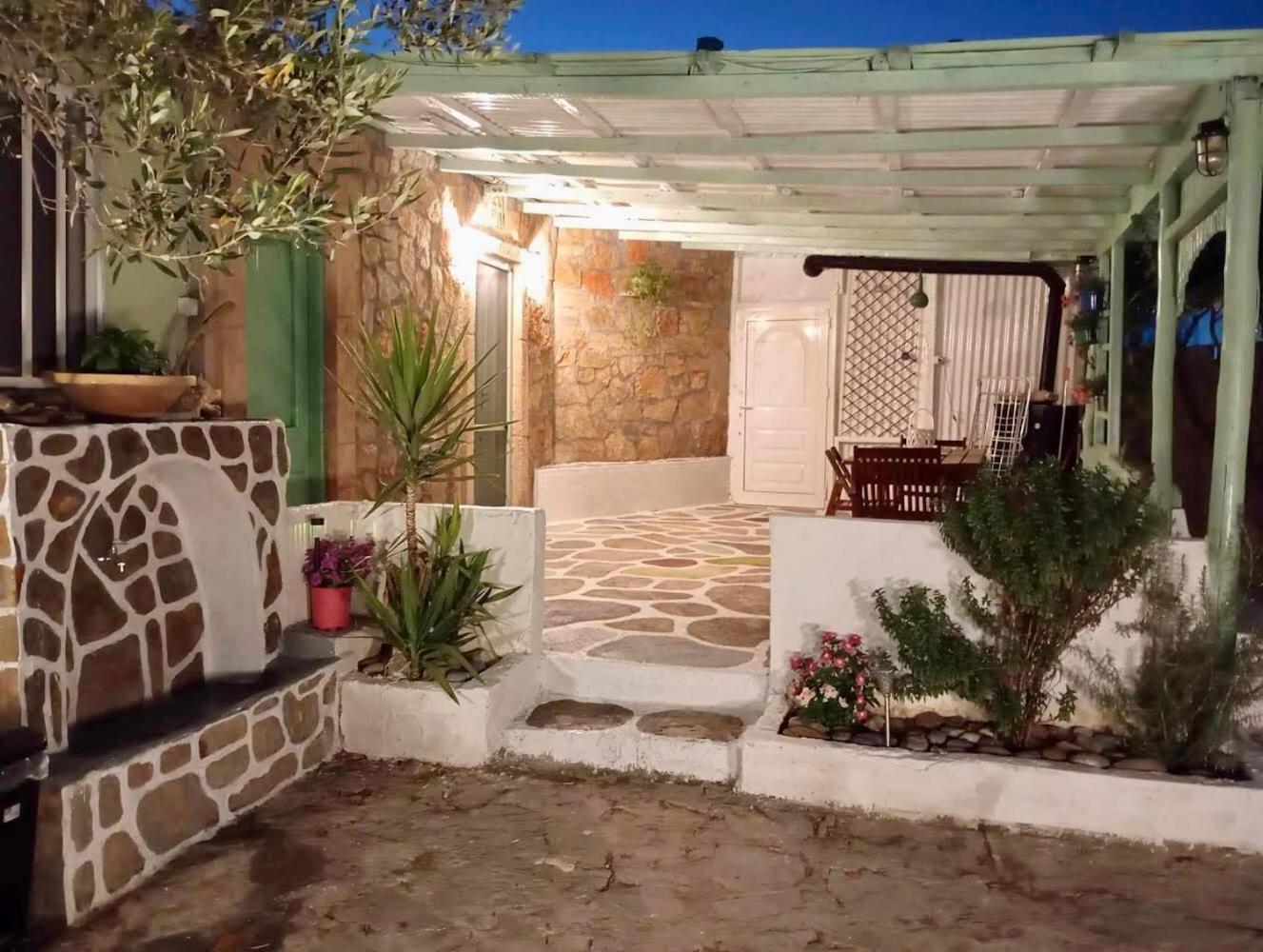 Manos Small House Kouremenos