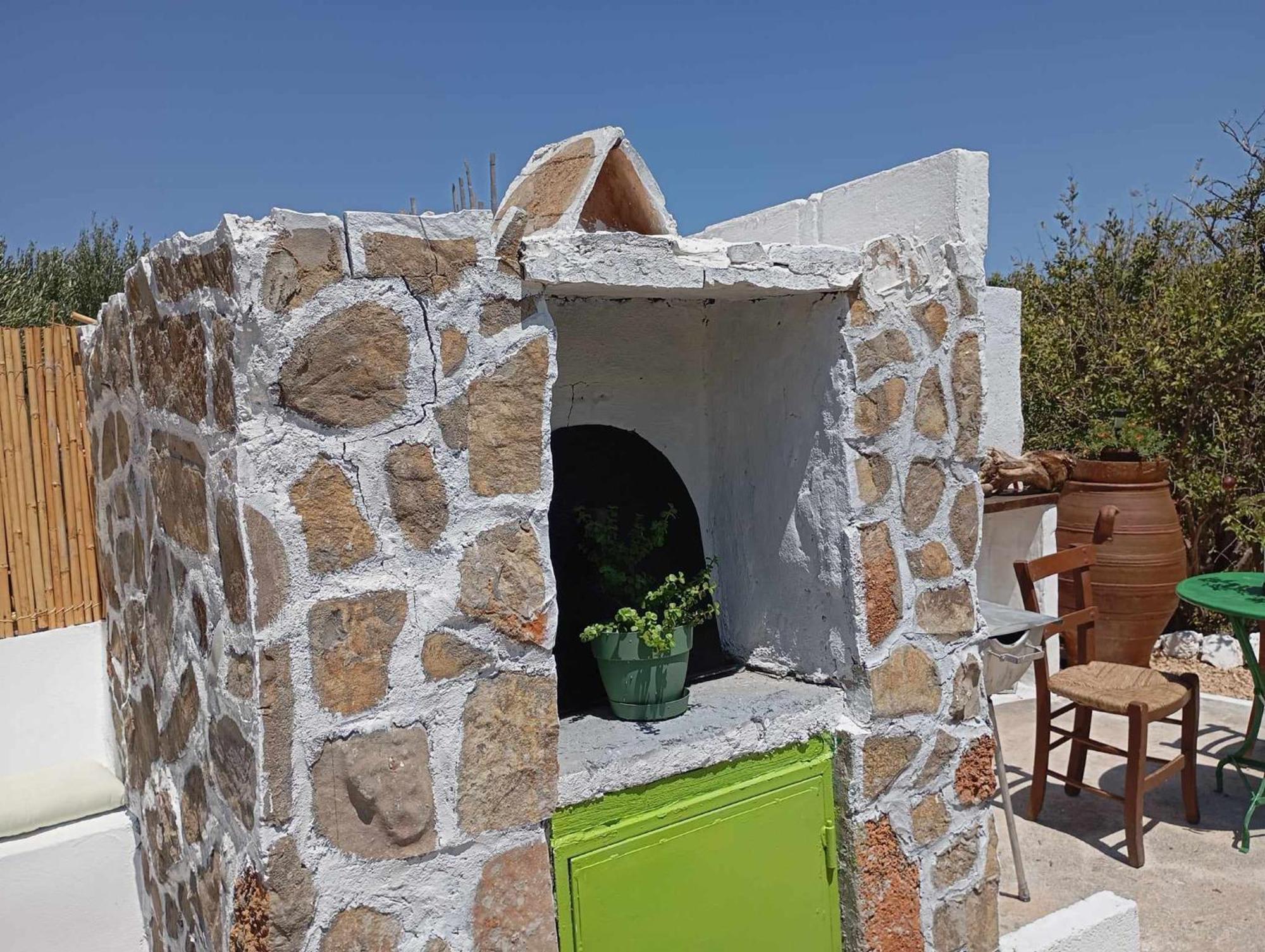 Manos Small House Kouremenos